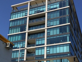 Hot box apts - lack of external shading