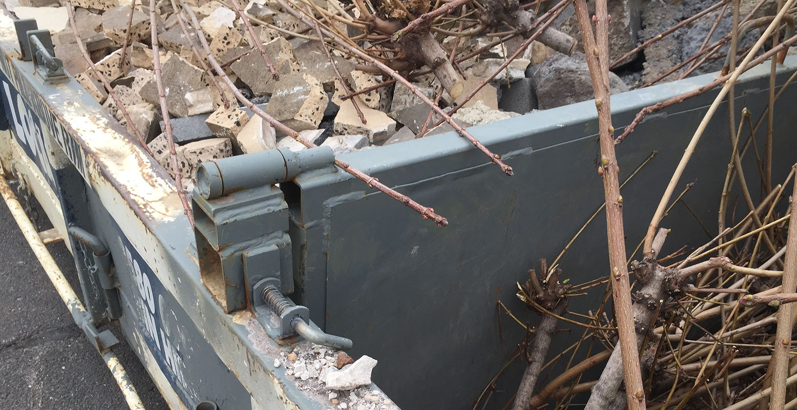 Bin divider for waste management on construction sites